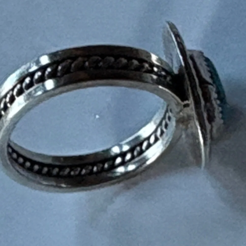 Vintage sterling silver and turquoise Navajo ring